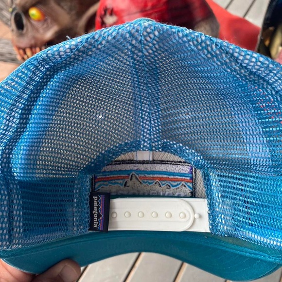 Patagonia mesh trucker hat SnapBack - Picture 2 of 2